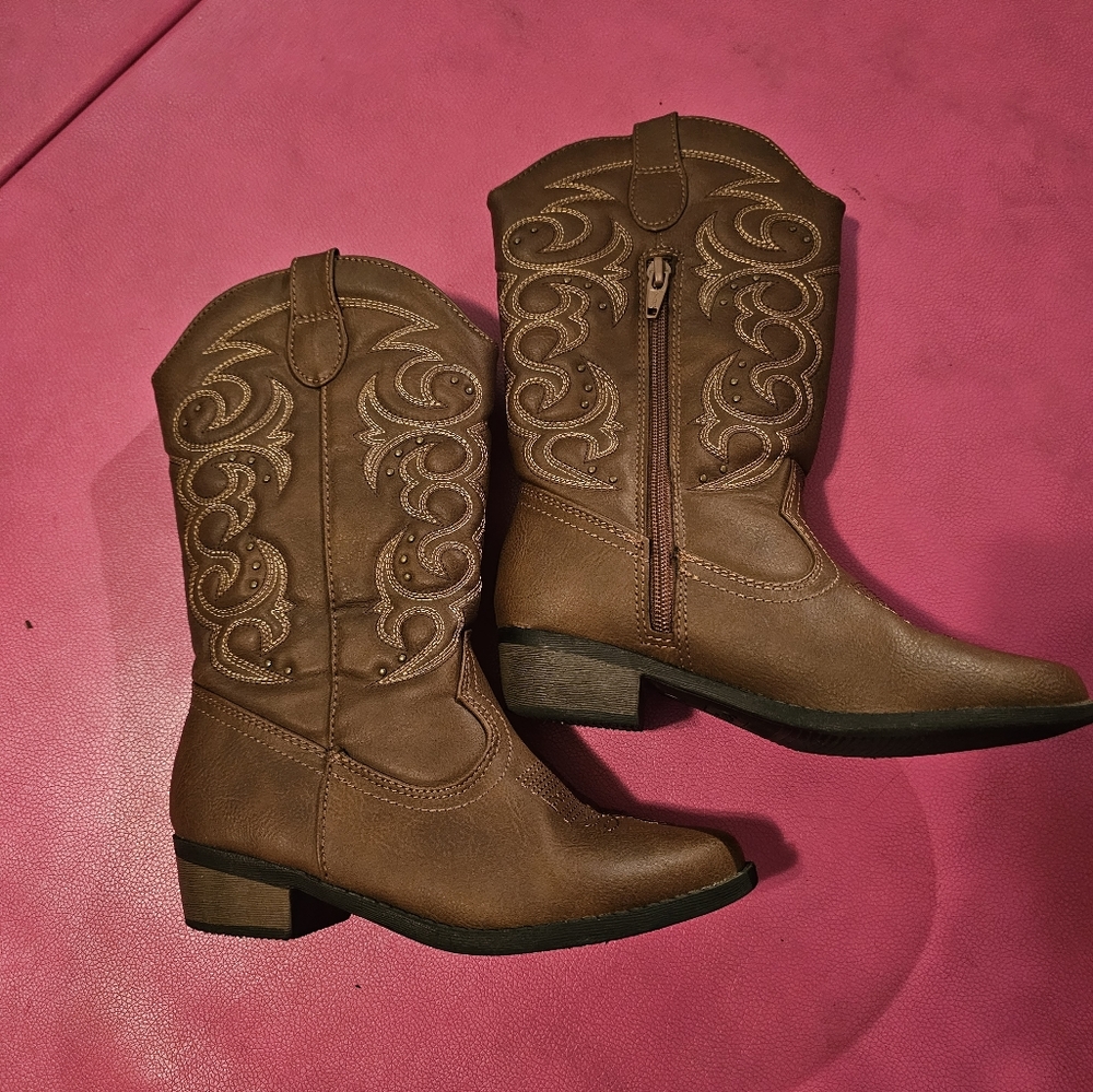 Girls western boots size 2